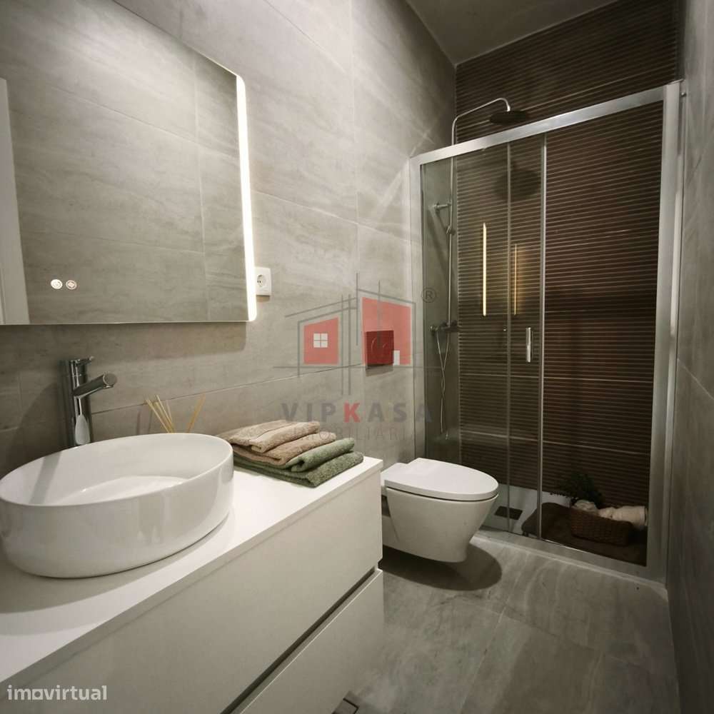 Apartamento T3 Remodelado em Benfica-10