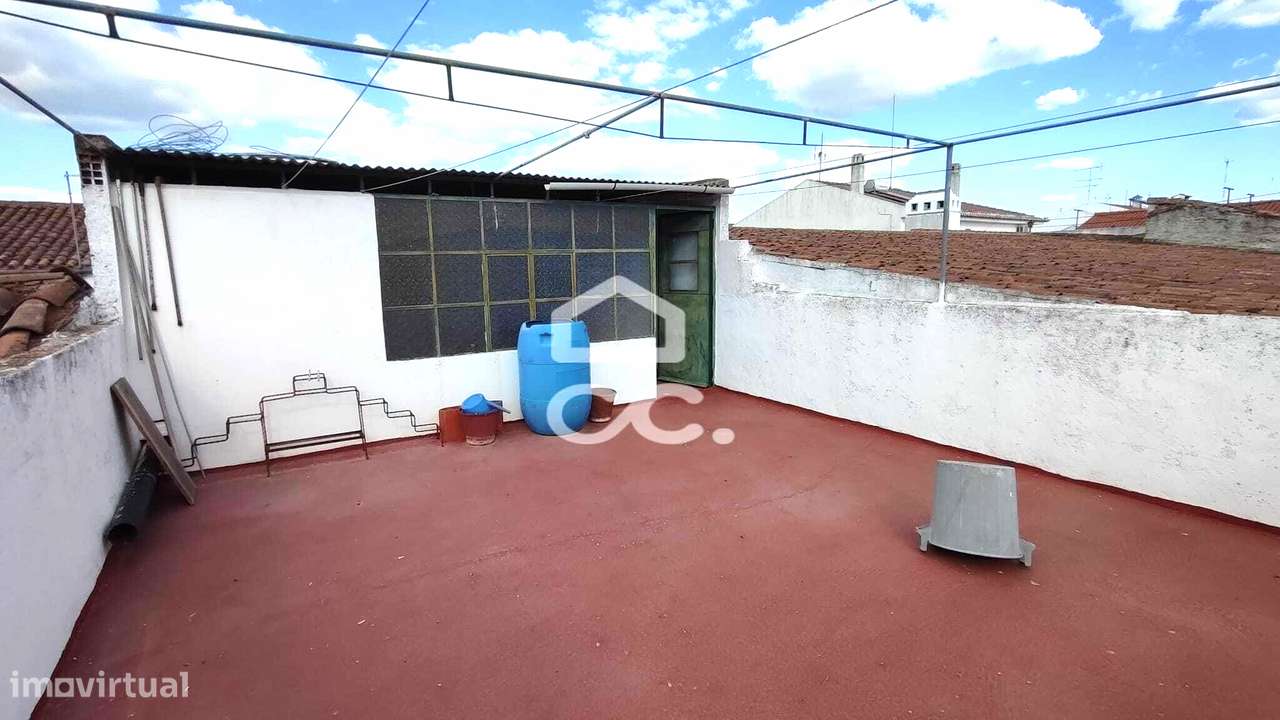 Excelente Moradia rés do chão e primeiro andar na simpática vila de Be - Grande imagem: 5/33