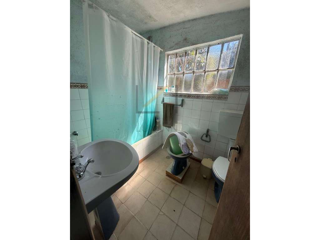 Terreno Urbano com 412m2 e pequena moradia edificada-24