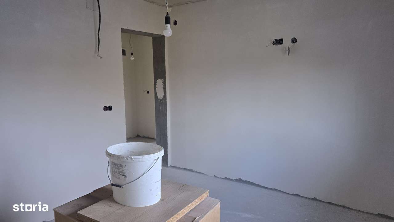 Vand casa in duplex in Deva, semifinisata, zona Garii, P+E+pod-14