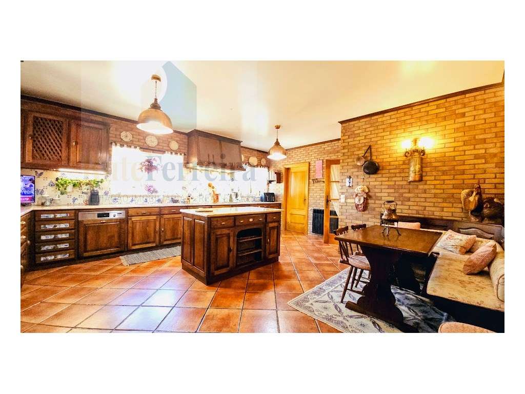 Moradia Isolada com amplo espaço exterior !!-19