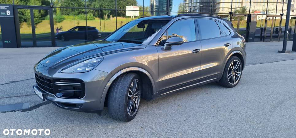 Porsche Cayenne Turbo - 1