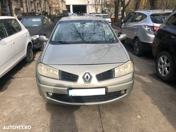 Dezmembrez Renault Megane 2 facelift 1.6 benzina 2007 - 3