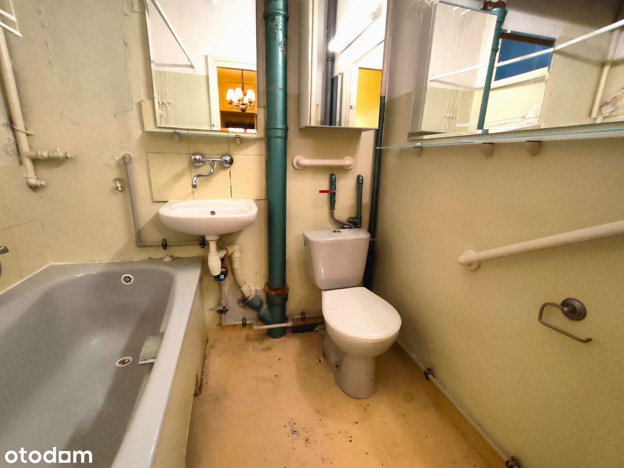 M3 na 1 piętrze w bloku z cegły obok Ronda Solidarności, do remontu - Pełny obrazek: 5/8