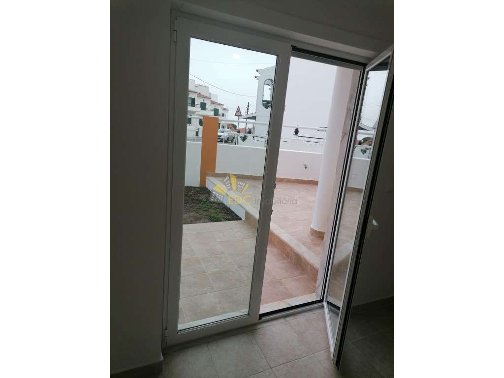 Moradia V3+1 Totalmente Remodelada no Centro da Ericeira e com vist...-39