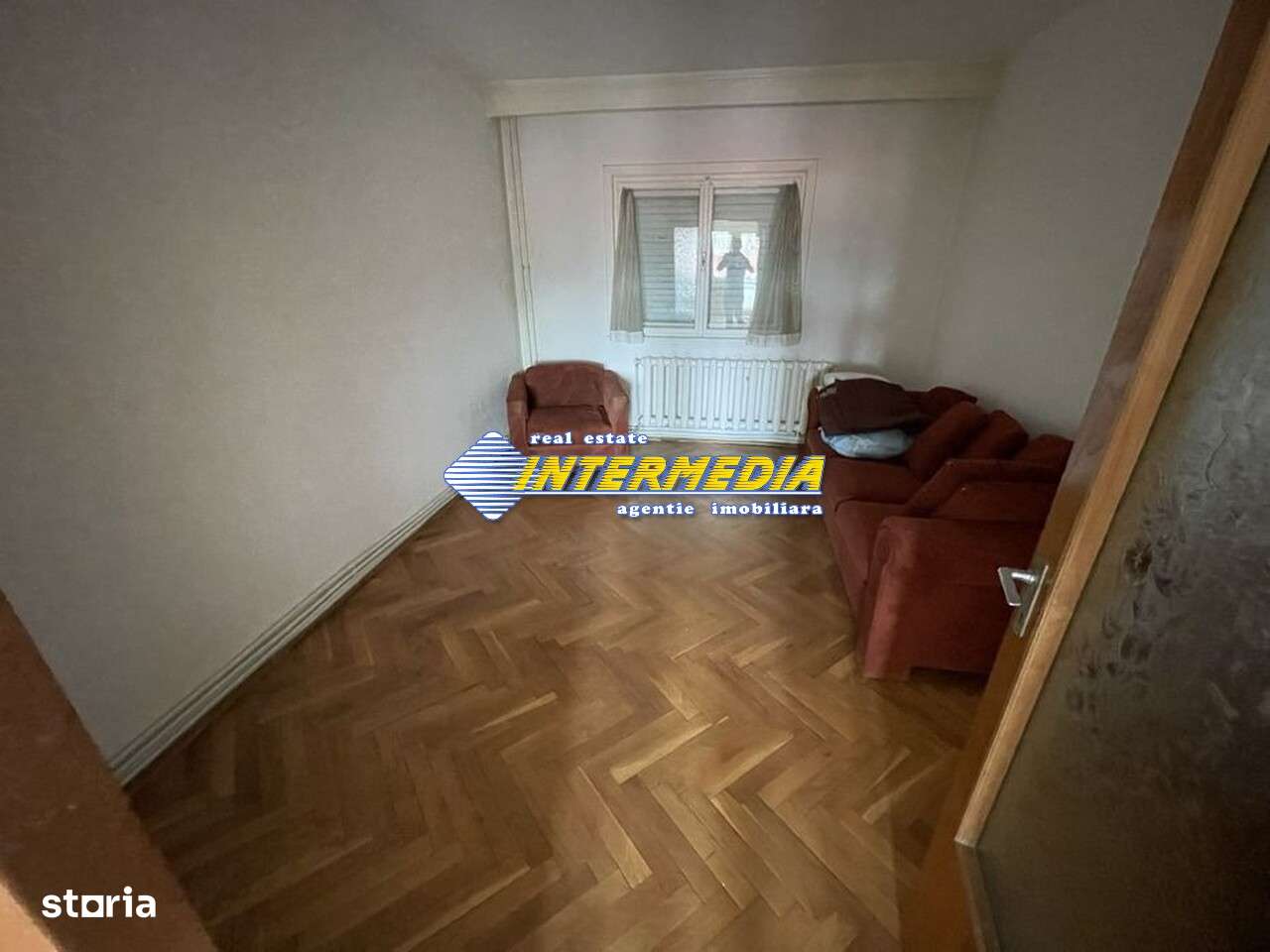 Apartament 3 camere etaj 2 +garaj + boxa in Cetate zona Caroline - Imagine principală: 5/6