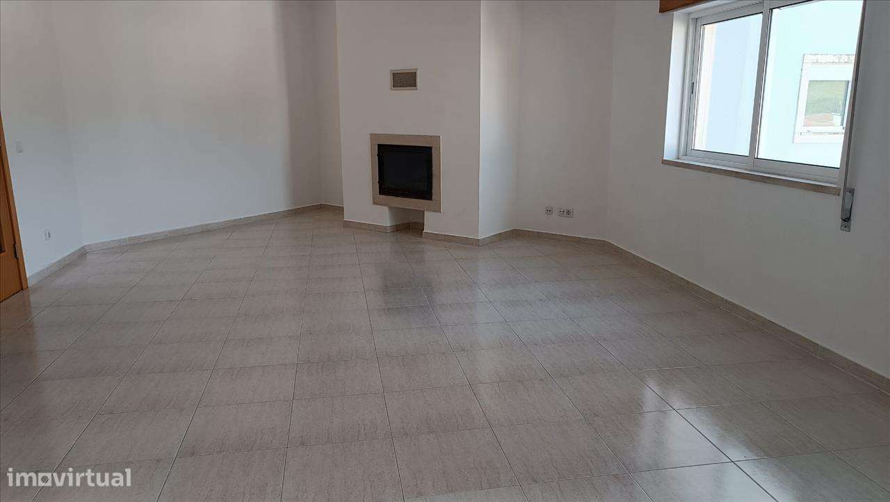 Apartamento T2 - Imóvel ocupado, não disponível para visitas - Grande imagem: 2/13