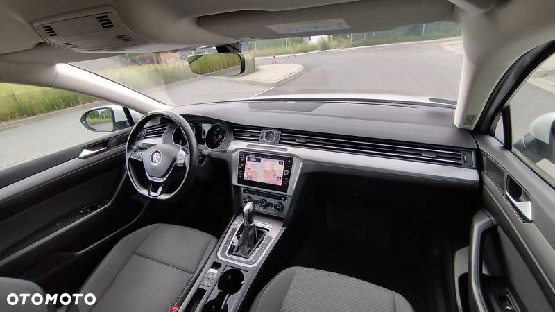 Volkswagen Passat 2.0 TDI SCR Trendline DSG - 15