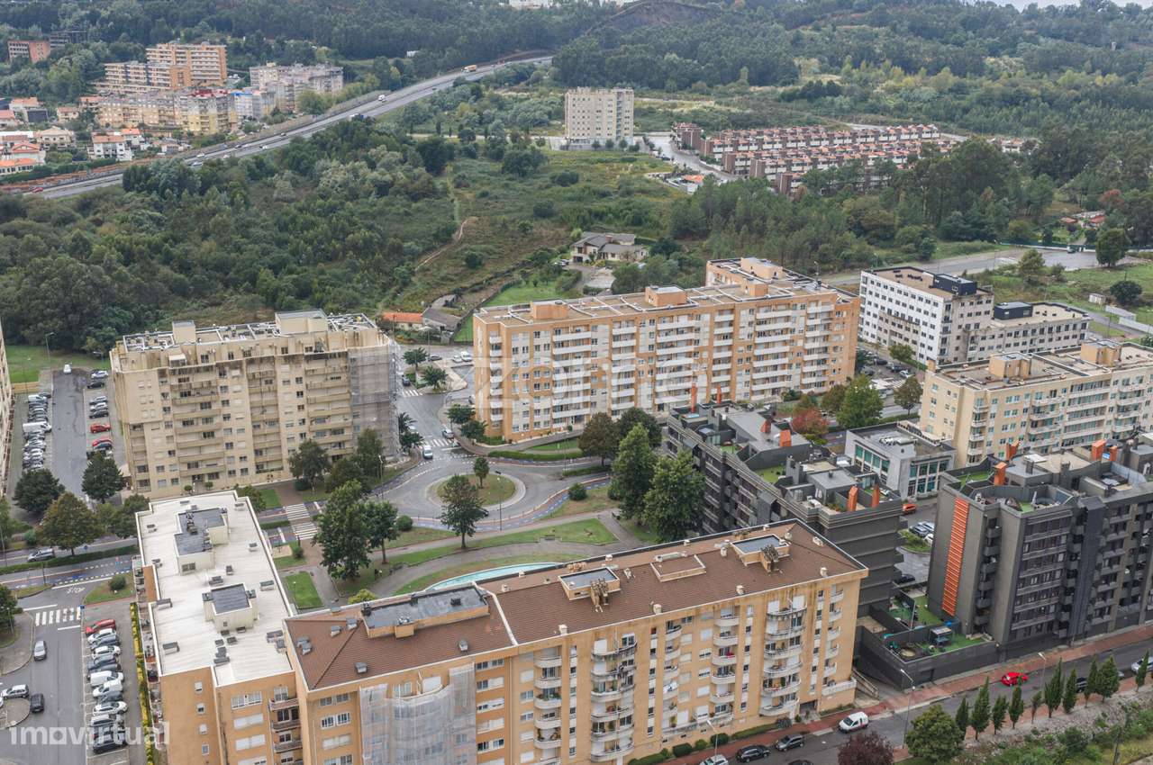 Apartamento T3 com varandas, em Valongo-31