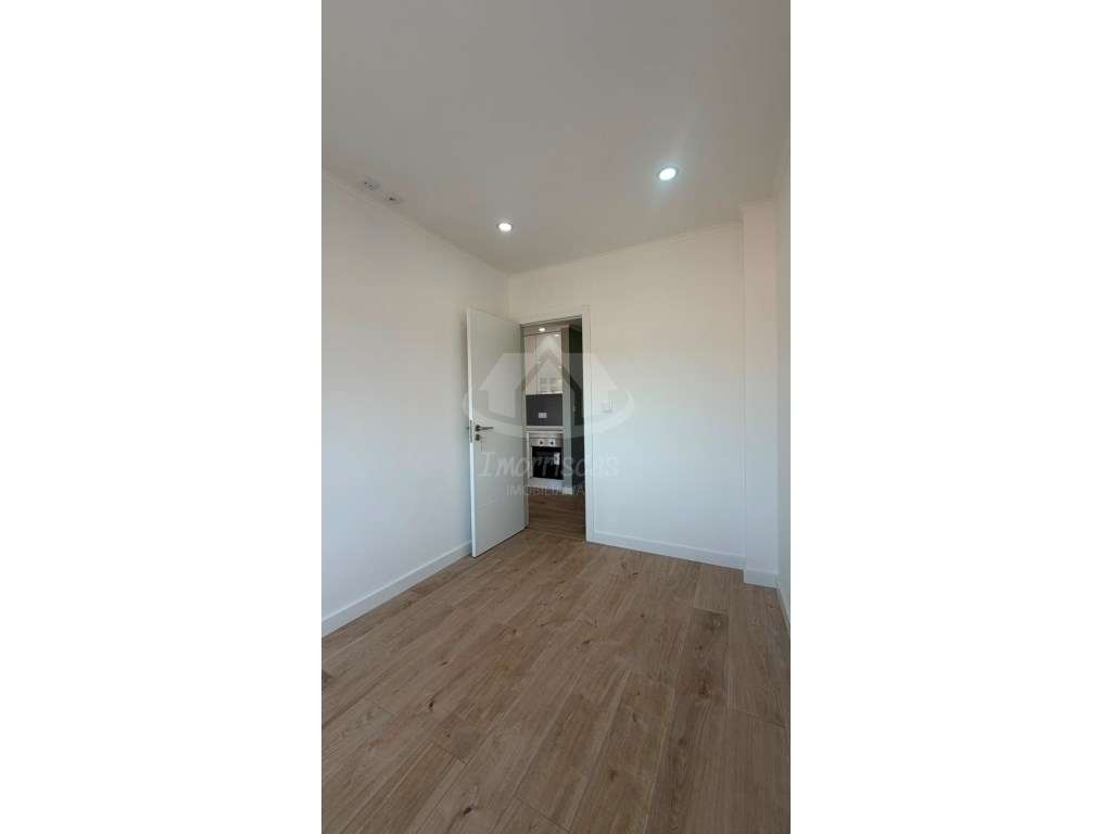 T2+1 Totalmente Remodelado em Odivelas | Pronto a Habitar | Localiz...-8