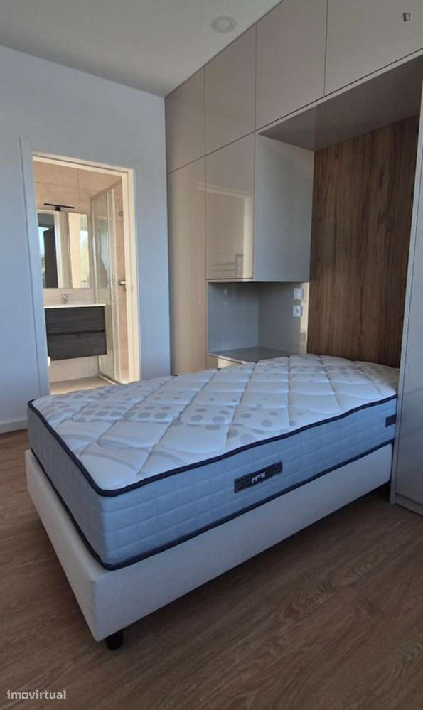 Quarto - localizado em Aveiro - Grande imagem: 4/10