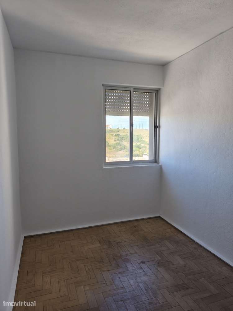 T3  Monte Abraão, varanda fechada, arrecadação e vistas desafogadas.-13