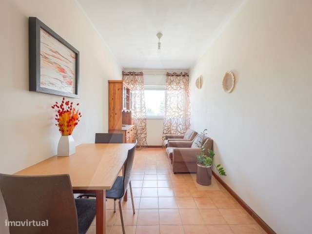 Apartamento T1+1 com arrumos e lugar de garagem em Mafamude!-0