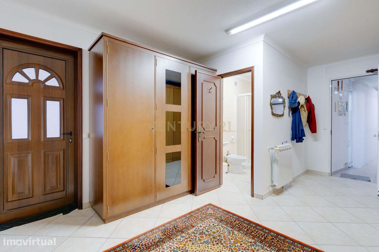 Moradia com um belissimo espaço exterior e praia privada!-30