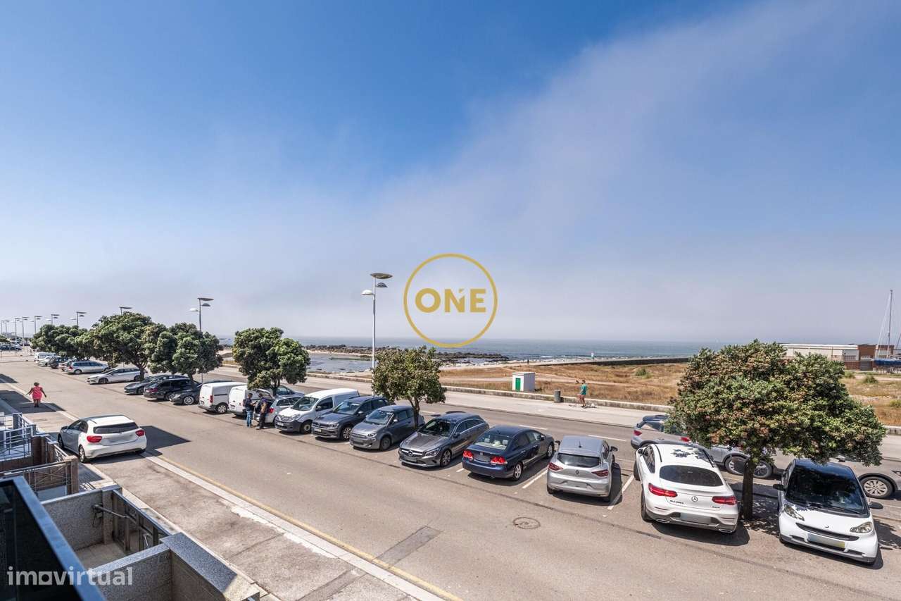 Apartamento T2 à Venda – 1ª Linha de Praia com Vistas Mar Incríveis! - Grande imagem: 1/22