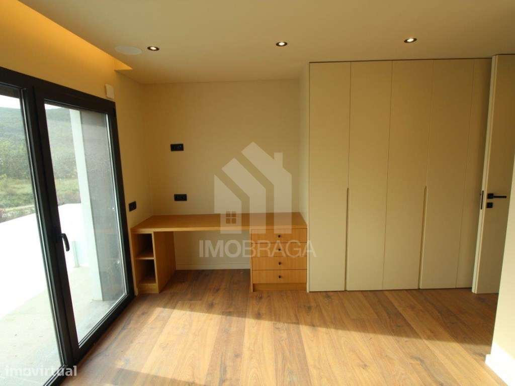 Moradia de Gaveto T3 Nova com 3 Suites | Pronta a Habitar | S. Pedr...-21