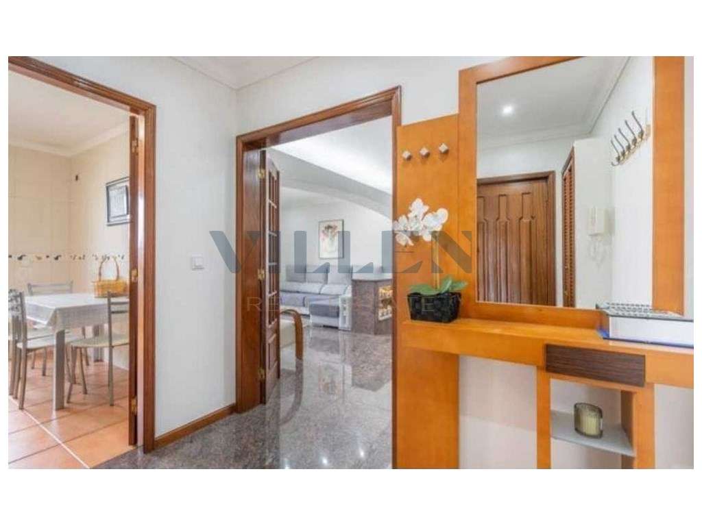 Apartamento T3 a 200m da Praia das Caxinas-1