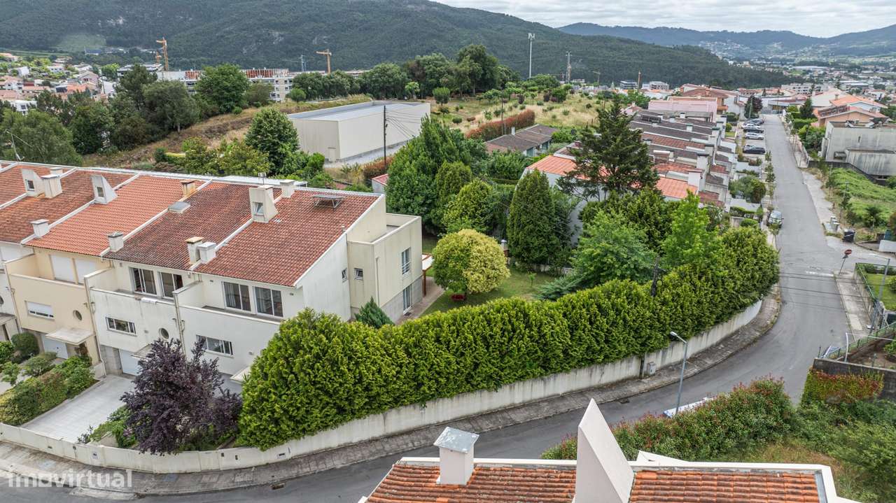 Moradia T5+1 no Centro de Braga, Nogueira-45