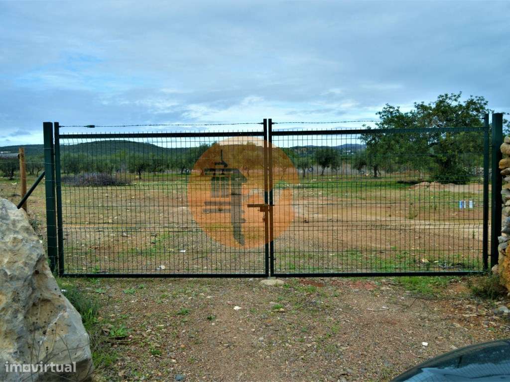 Terreno Rústico de 14020m2 vedado e com Furo - Grande imagem: 3/18