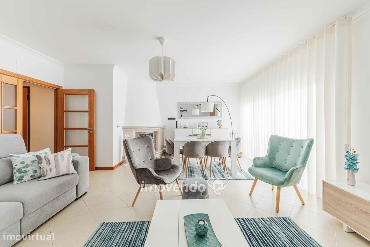 Apartamento T3 exclusivo, com lugar de garagem, em Vialonga