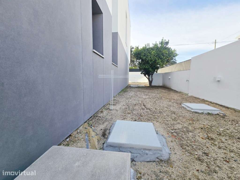 Moradia Isolada com piscina e garagem - Aroeira-33