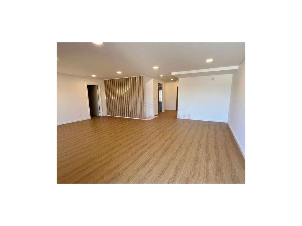 Moradia V5 no centro de Loures-52