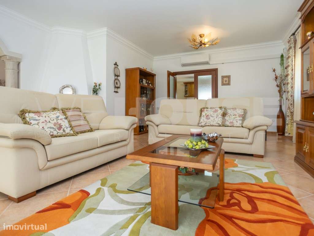 Moradia T4 com 280 m2, inserida em terreno com 2500 m2 em Palmela-7