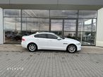 Jaguar XE 2.0 D Prestige - 6