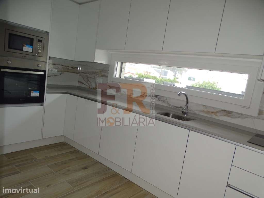 Moradias Geminada DuplexT3 com Pérgola. Pinhal do General. Fernão F...-16