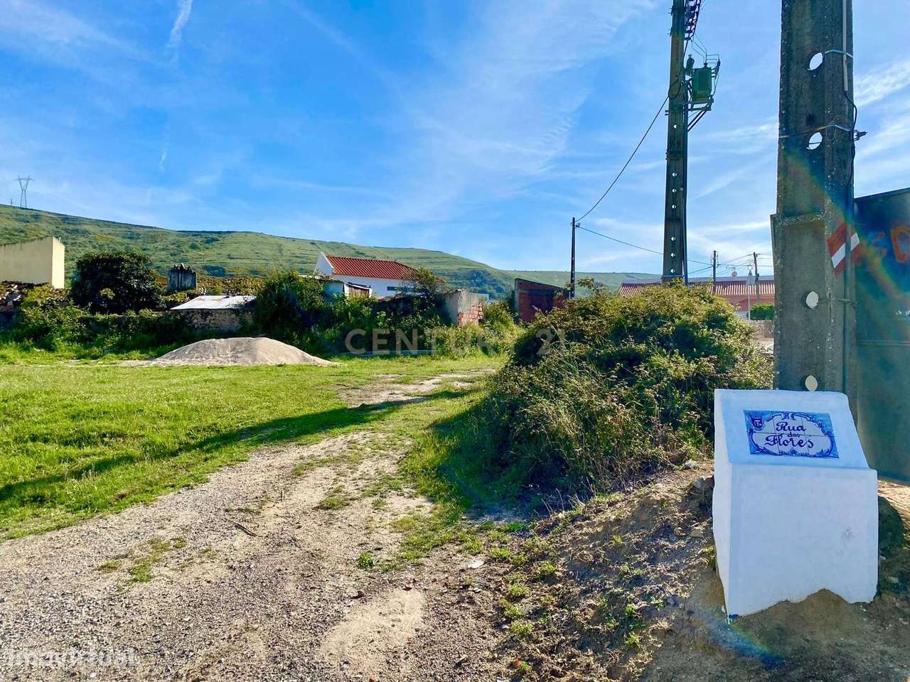 Terreno urbano com 1260m2 em Fanhões-3