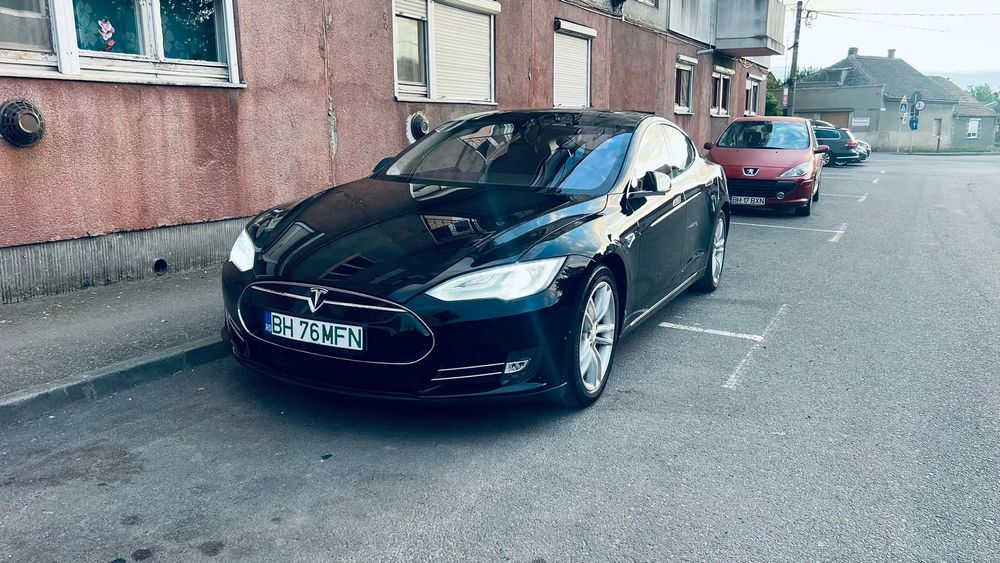 Tesla Model S Performance 2014