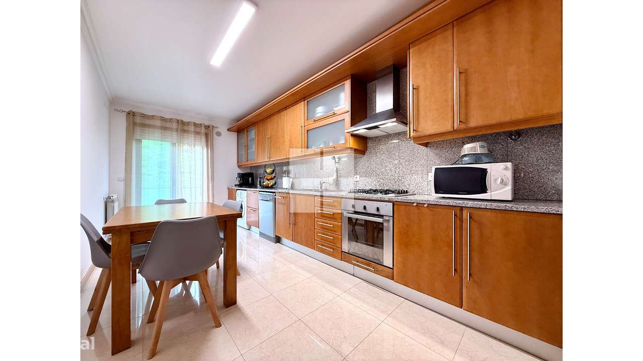 Apartamento T3 c/ Terraço e Garagem-12