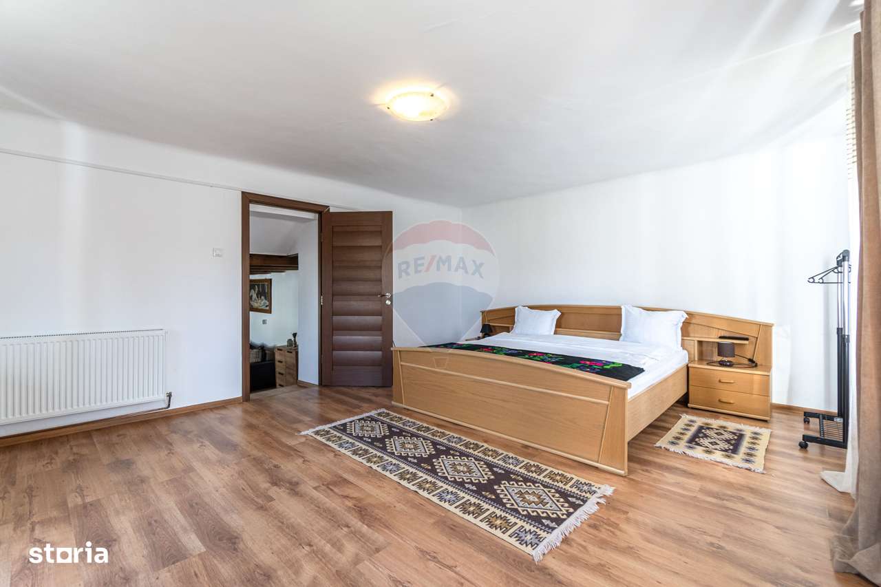 Casă / Vilă cu 7 camere de vânzare-3