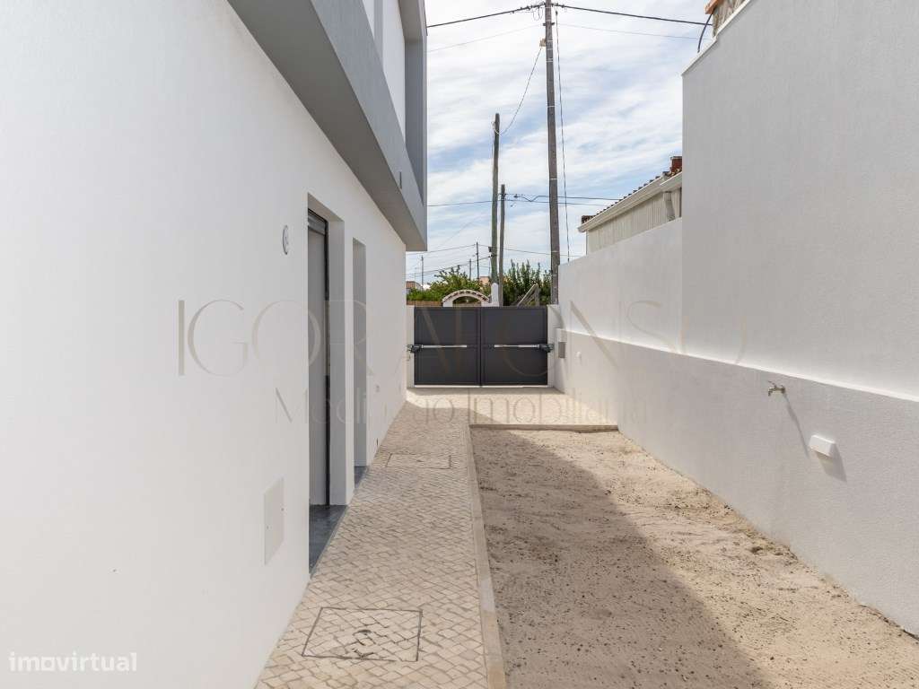 Moradia Geminada T3 com Suíte e Ótimo Espaço Exterior-40