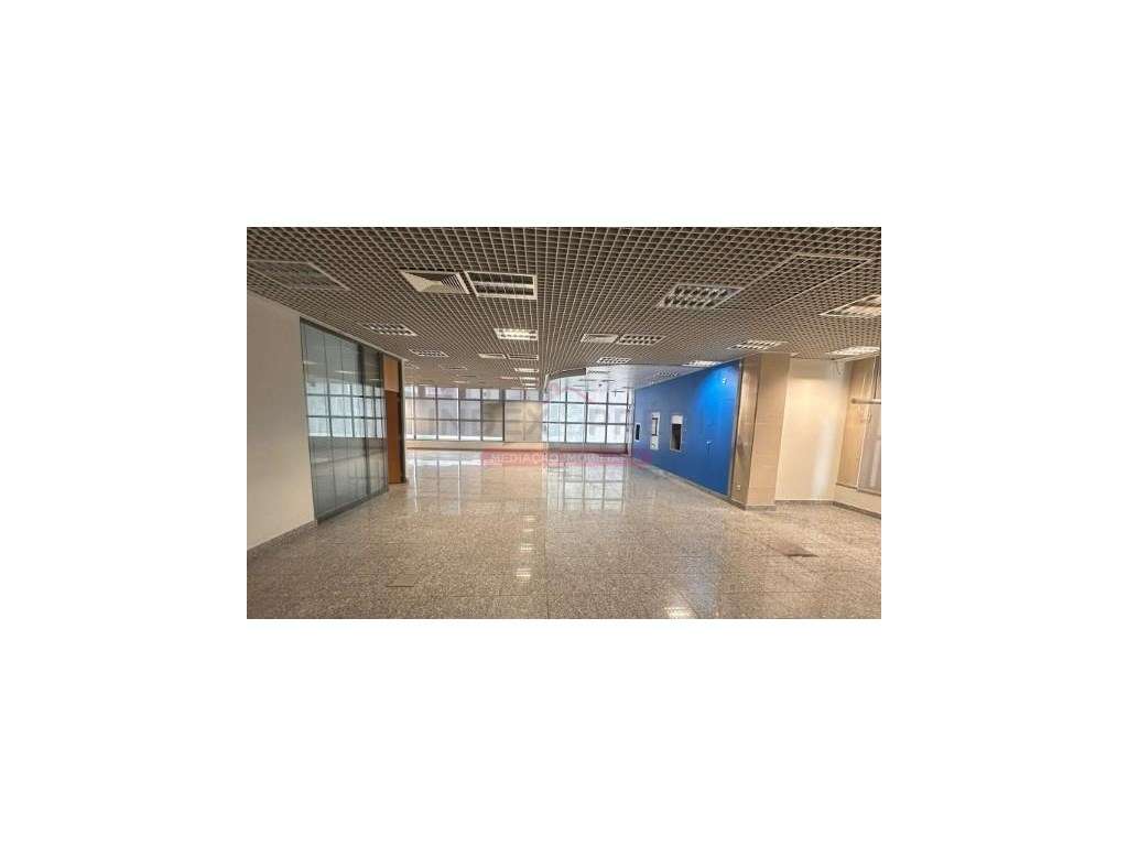 Ampla Loja com cave - Vila Nova de Poiares-6