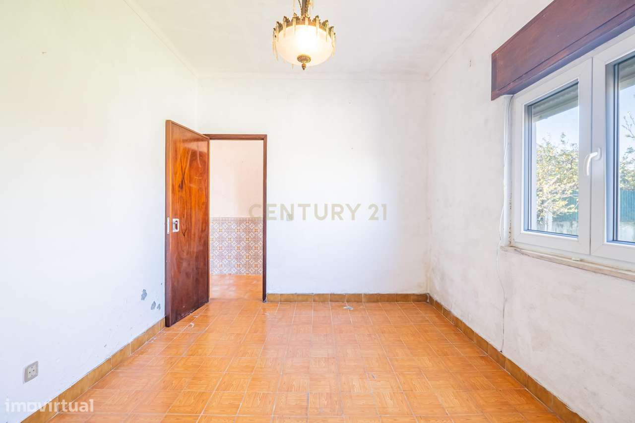 Moradia T3 com Quintal Amplo, Garagem e Anexo – Zona Tranquila da Moit-32