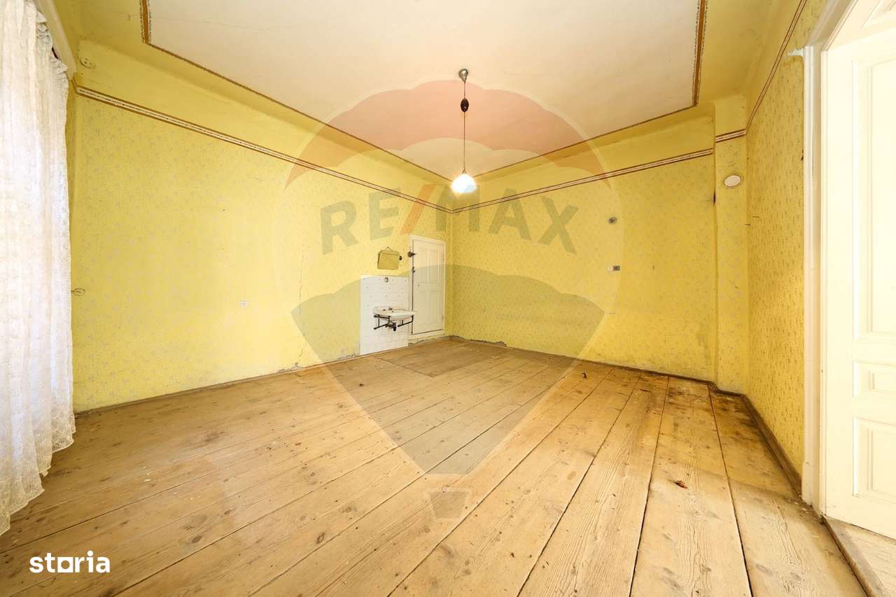 Casă / Vilă cu 10 camere de vânzare în zona Ultracentrală Râșnov-12