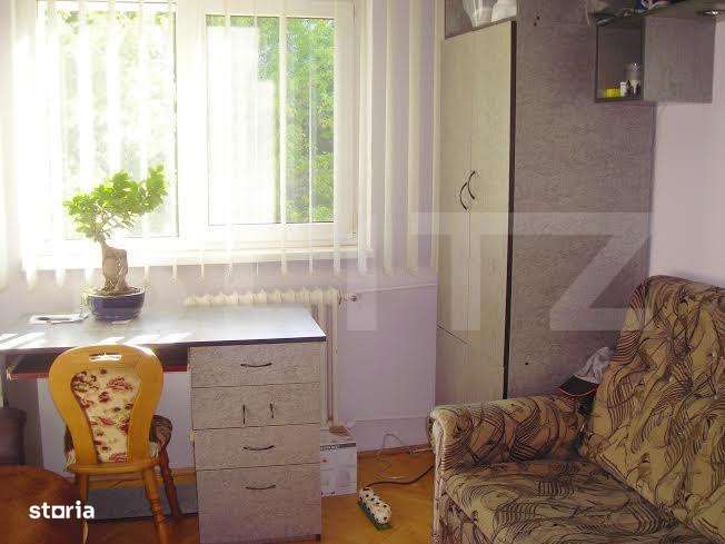 Apartament, 3 camere, decomandat, 70 mp, garaj, zona strazii Tasnad - Imagine principală: 4/10
