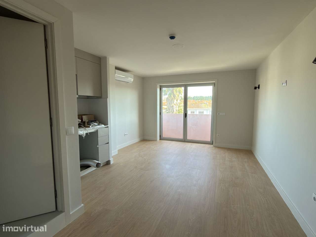 Estúdios T0 totalmente mobilados junto à Un. Lusíadas - Grande imagem: 5/11