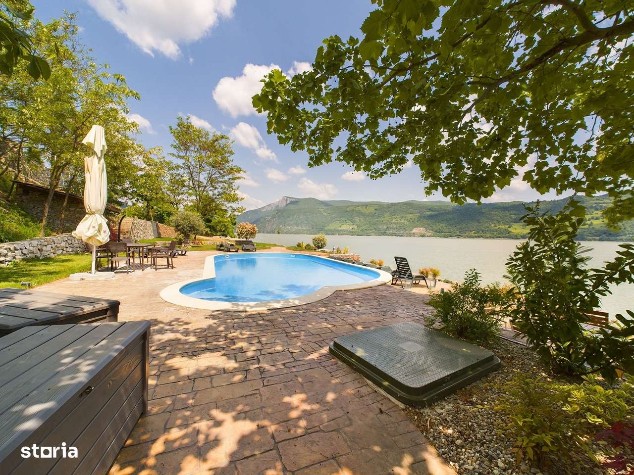 Pensiune de Lux pe Malul Dunării în Dubova - Imagine principală: 1/20