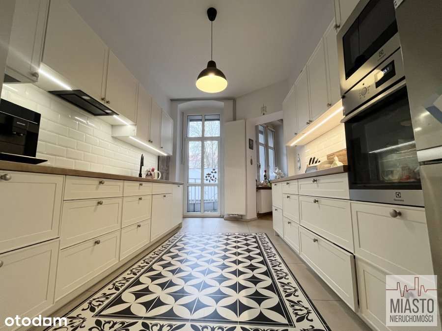 I piętro - 4 pokoje  -2 balkony-8