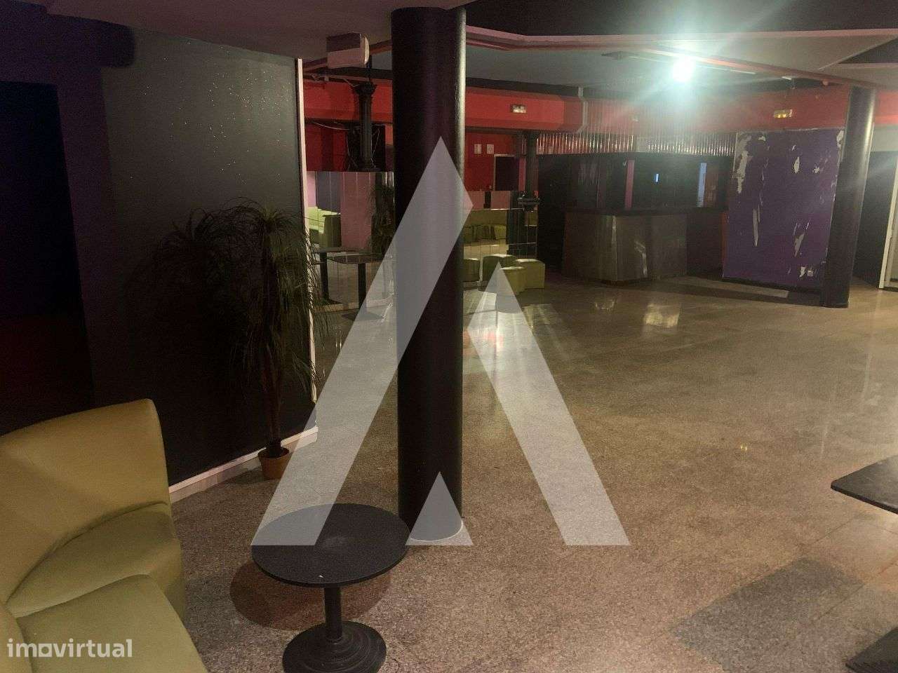 Casa de Espetáculos com espaço de discoteca e restauração - Grande imagem: 5/29