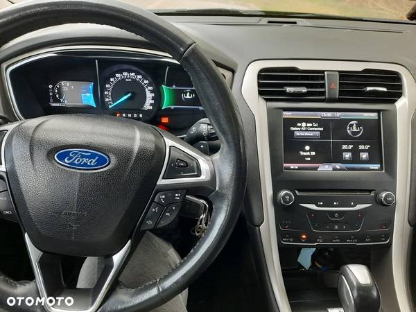 Ford Fusion 2.0 EcoBoost Titanium - 17