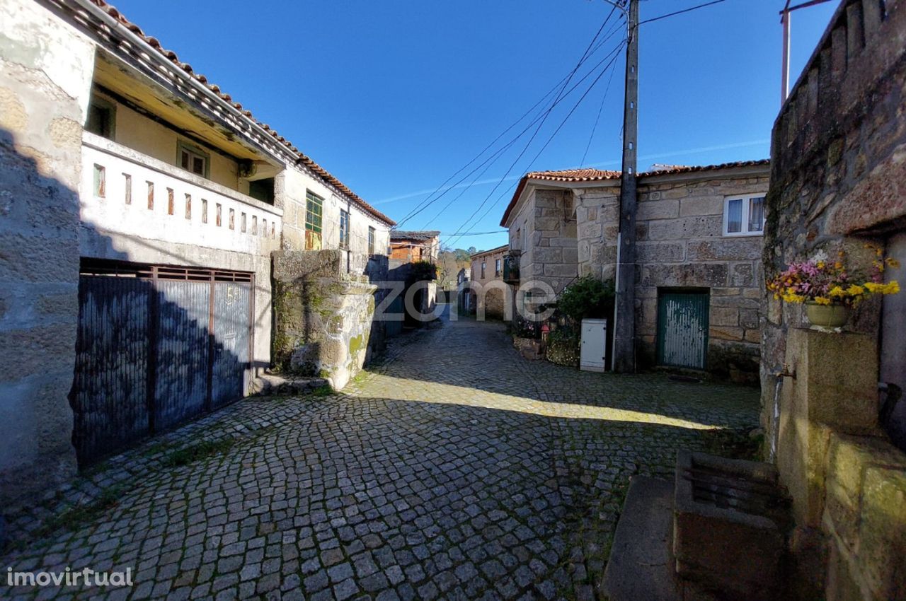 Ruínas e Terreno em Bodiosa