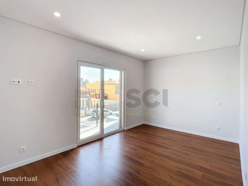 Moradia T4 Térrea Isolada em Azeitão com Piscina e Garagem-18