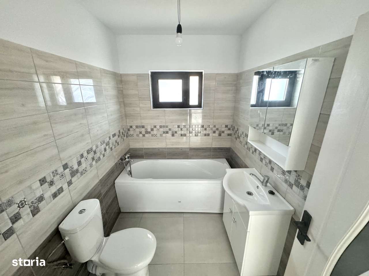 485 mp teren! PLACA! 2 BAI! Dressing! Casa Valea Ursului - Vorovest - Imagine principală: 5/9