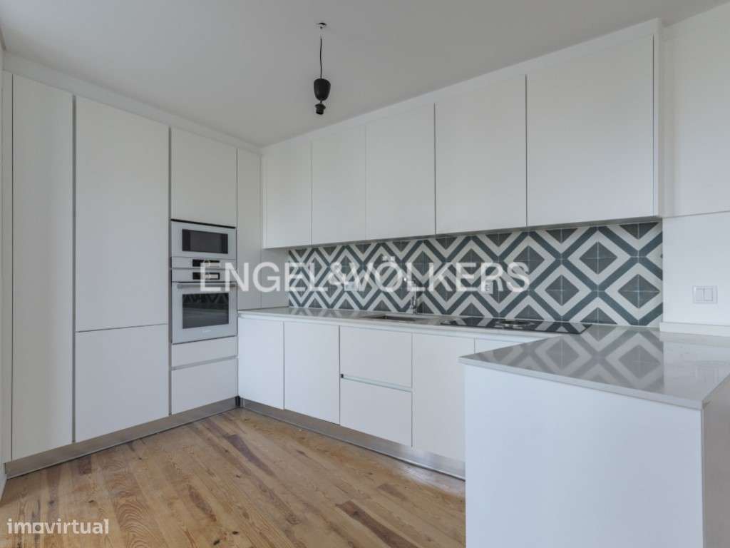 T2 Totalmente Remodelado em São Vicente com Vista Rio e Garagem - Grande imagem: 3/28