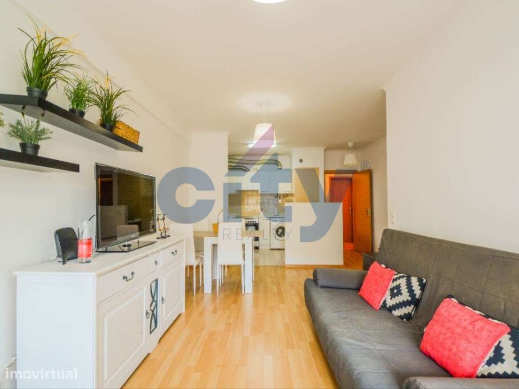APARTAMENTO T1 COM GARAGEM EM TELHEIRAS JUNTO AO PINGO DOCE-3