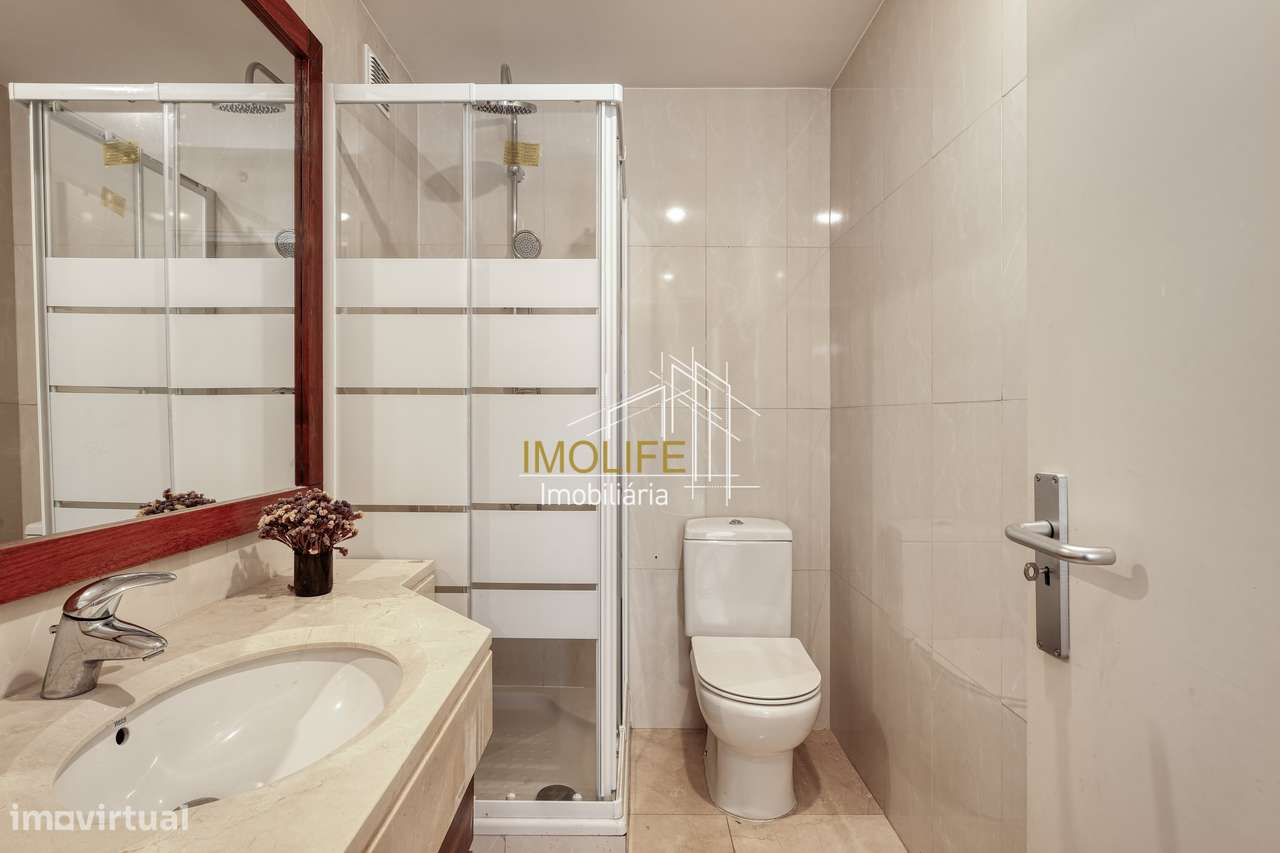 Apartamento T2 com Vista Desafogada em Benfica-19