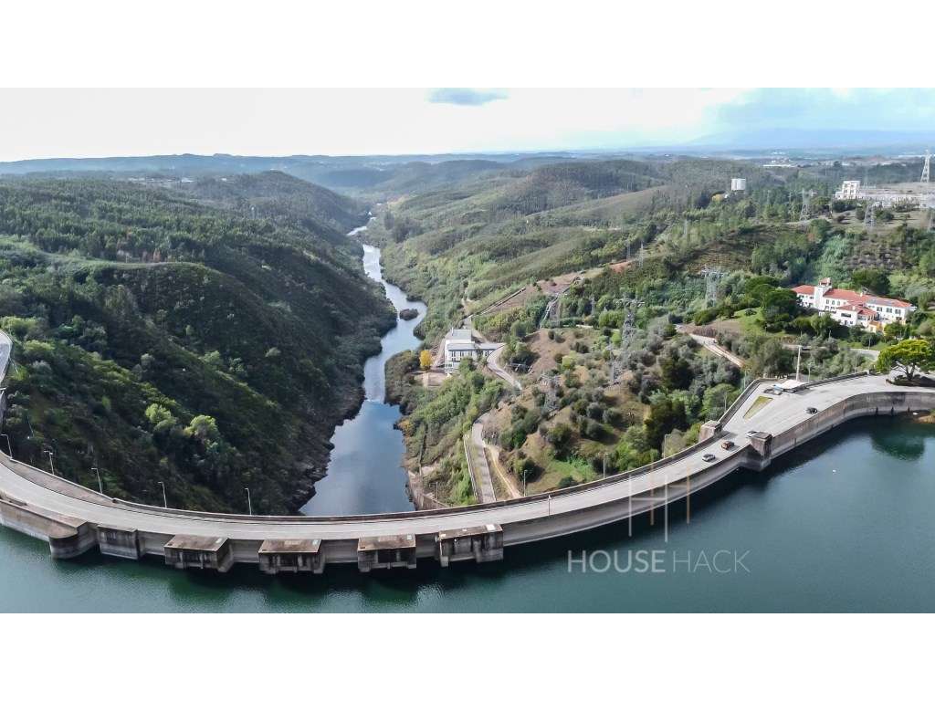 Moradia com piscina junto à Barragem de Castelo de Bode-55